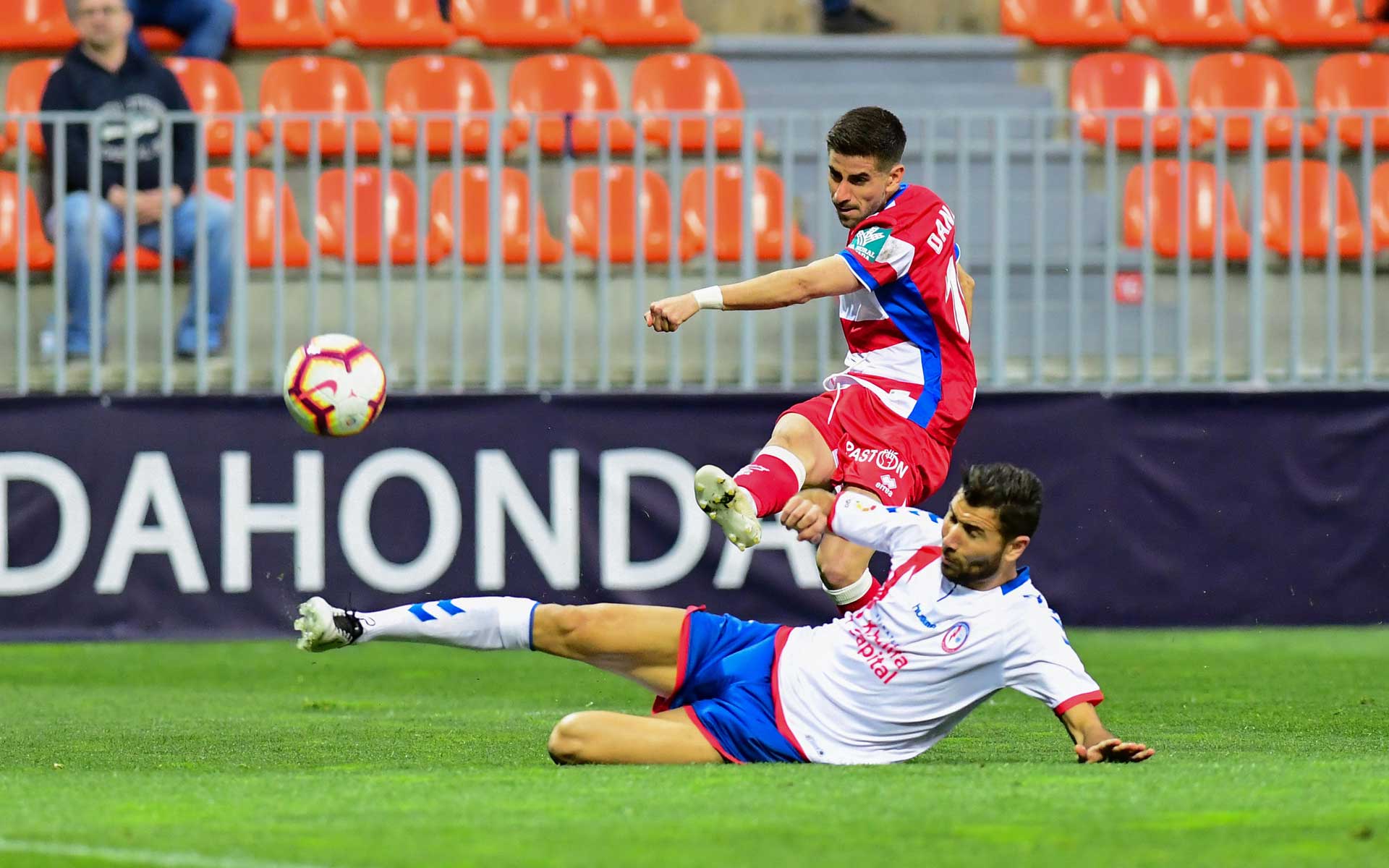 Dani Ojeda marcó el segundo gol ante el Rayo Majadahonda (0-3)